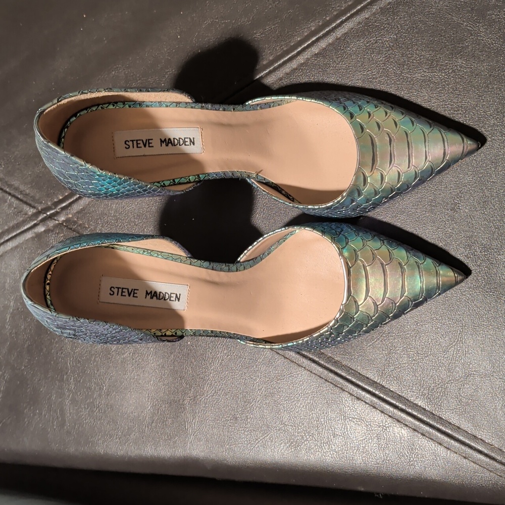 BRAND NEW Steve Madden Iridescent Green Pumps